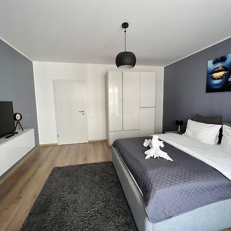 Qualis Apartament Braşov Esterno foto