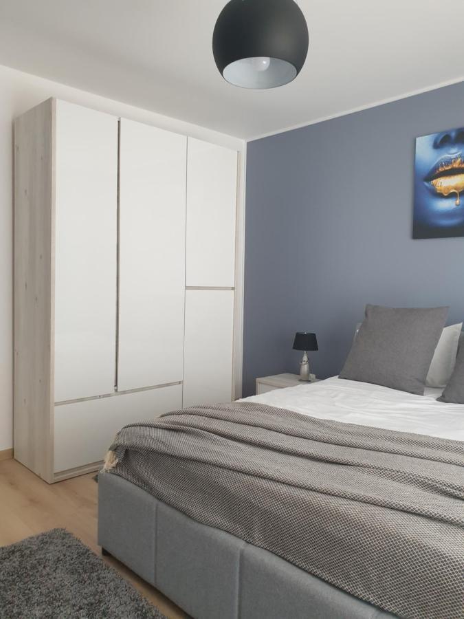 Qualis Apartament Braşov Esterno foto