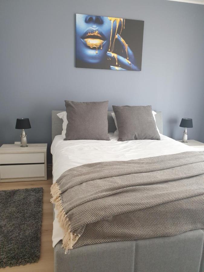 Qualis Apartament Braşov Esterno foto
