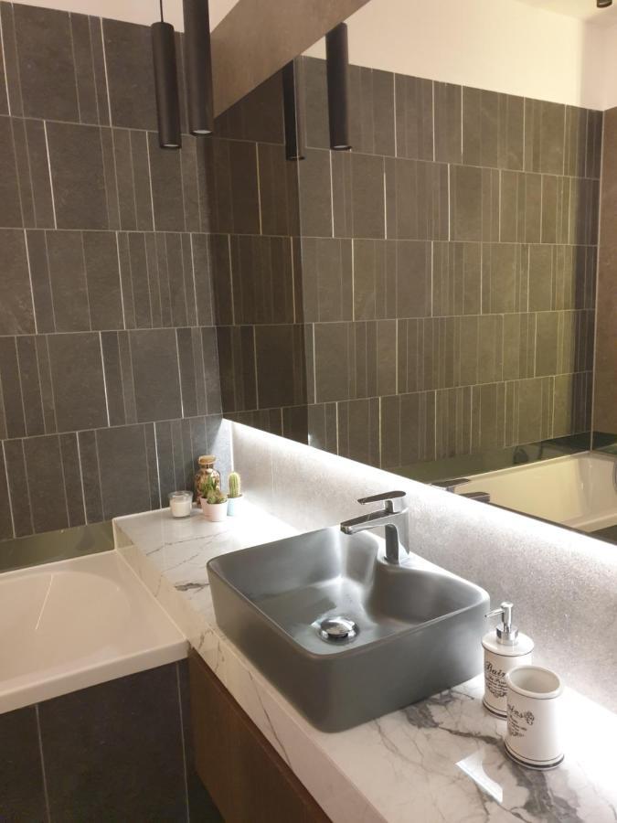 Qualis Apartament Braşov Esterno foto